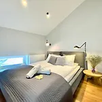 Mint Luxury At The Main Square Apartment *