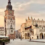 Mint Luxury At The Main Square Apartment *
