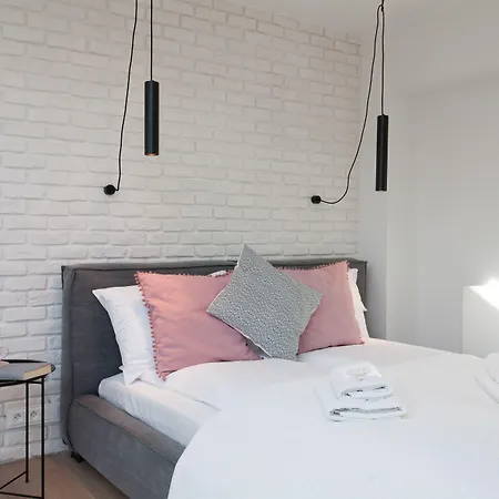 Mint Luxury At The Main Square Apartment